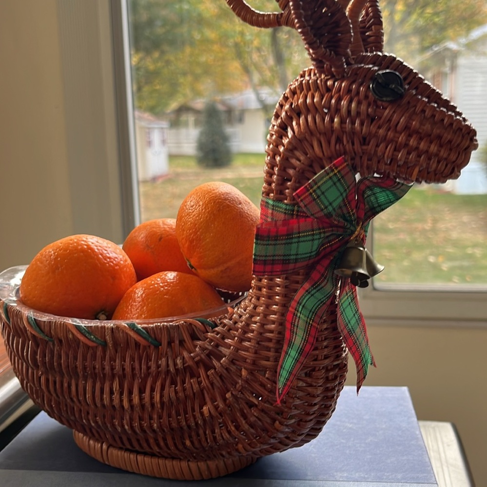 Vintage Reindeer Wicker Basket 10"x10" Christmas Decoration Organizer Planter. - Picture 4 of 8